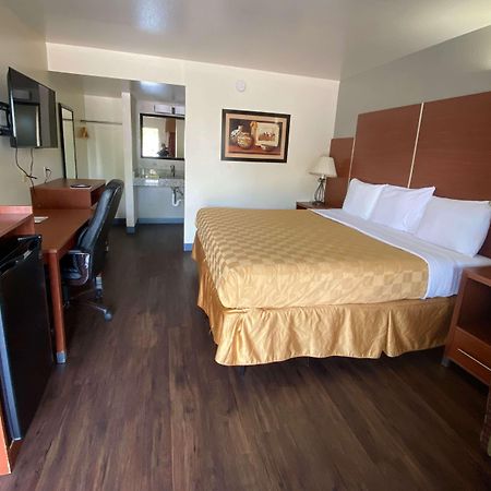 Travelodge By Wyndham Albuquerque West Экстерьер фото